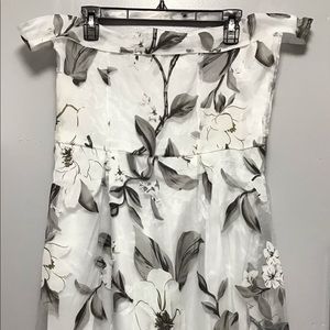 Black and white off the shoulders dress. Size L New without tags.
